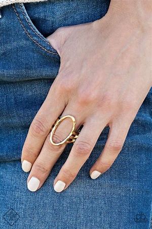 Paparazzi Accessories Center Chic Gold Ring